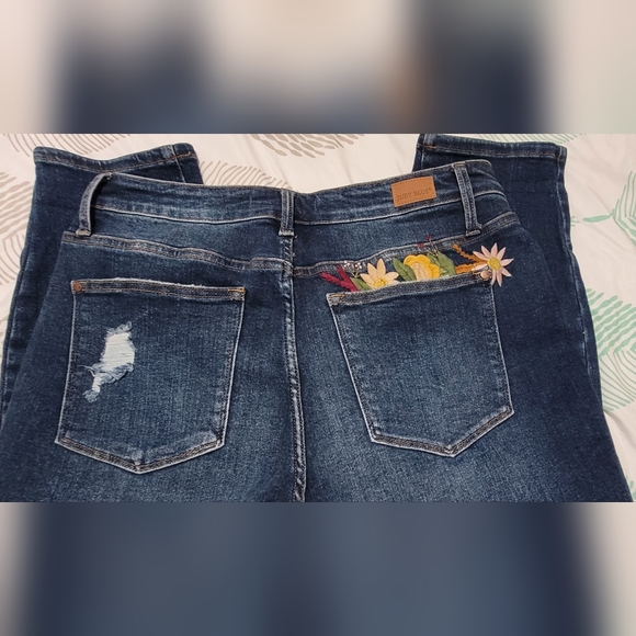 Judy Blue Blue Boyfriend Jeans Classic Style - Picture 2 of 4